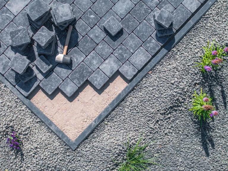 Aménagement d'allées : matériaux et techniques à connaître